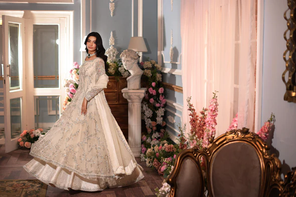 Ivory Handloom Kalidaar Bridal Set - Image 3